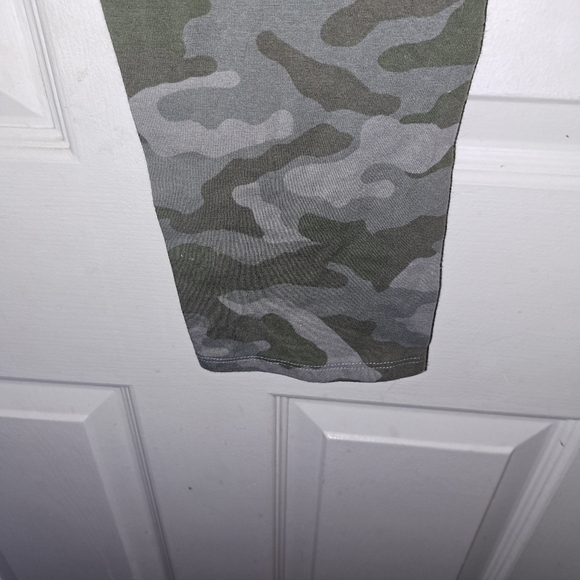 A.n.a camo leggings size large - Picture 2 of 3